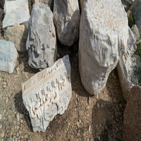 Pogled na kamenje na arheološkom nalazištu u drevnom lučkom gradu Caesarea, Tel Aviv, Izrael Poster