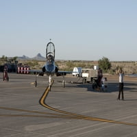 T-pilot iz 49. borbenog krila priprema se za taksiju njegove zrakoplove za misiju za obuku na bazi Holloman