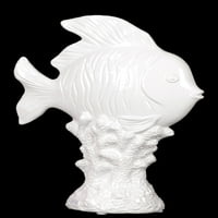 Šarmantna i očaravajuća keramička riba na stajanju u bijeloj boji