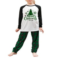 Podudaranje porodičnih pidžama postavlja božićno slovo ispisa na vrhu dugih rukava i pletene hlače za