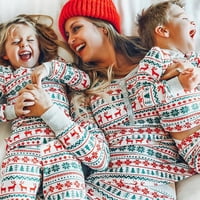 Božićna svjetla Porodica podudara s božićnim pidžamama