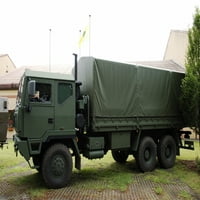Kamion Iveco tona koji koristi poster belgijskog vojnog postera